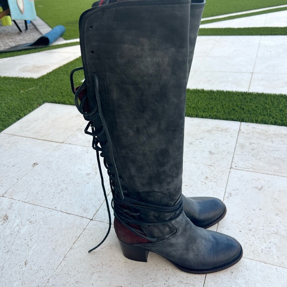 Freebird By Steven Coal Lace Up Boots Leather Grey
Boho Zip Heel Worn Once! - Picture 7 of 8